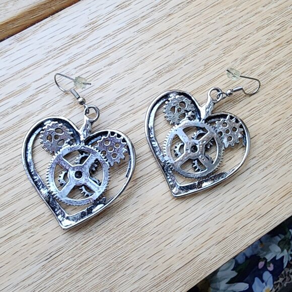 Etsy Steampunk Heart American Cast Pewter Earrings - Picture 8 of 11